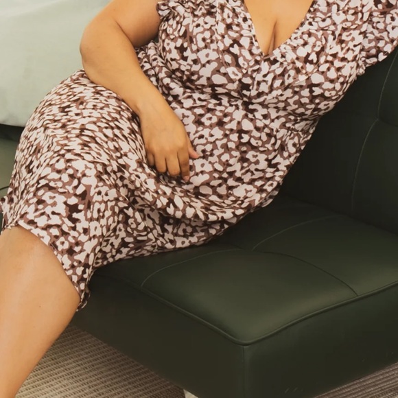 Curvy Sense Dress - Picture 4 of 8